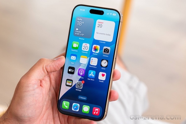 iPhone 16 Pro正面